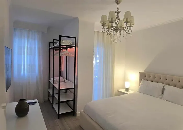 Luxury Lakeview Apartment