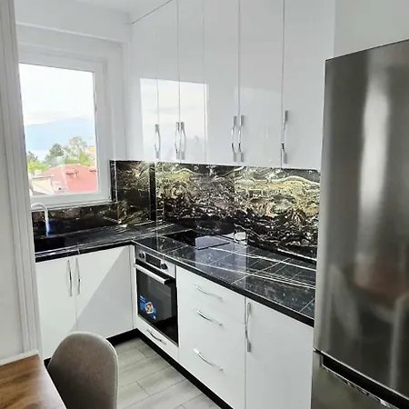 Luxury Lakeview